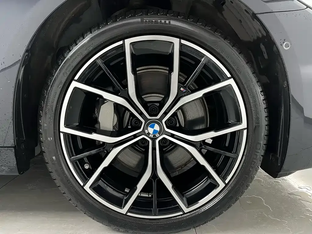 BMW 5 Series — фото 4