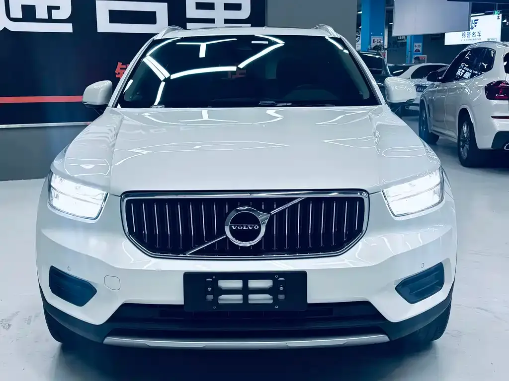 Volvo XC40 — фото 6