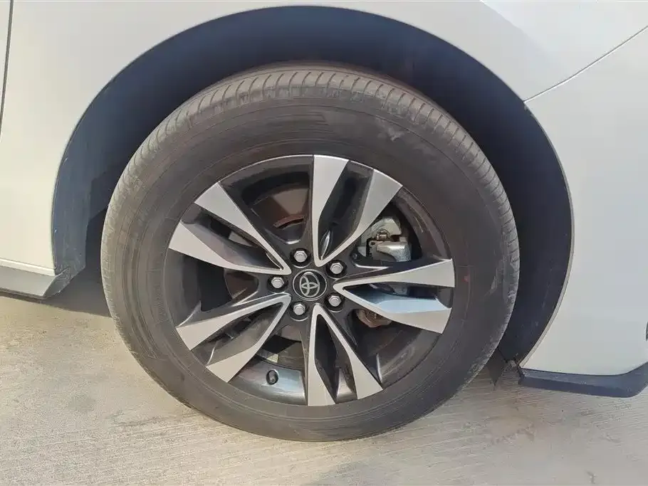 Toyota Granvia — фото 2