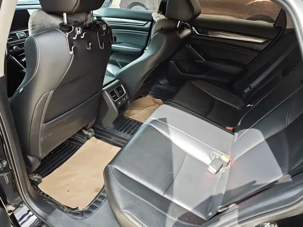 Honda Accord — фото 9
