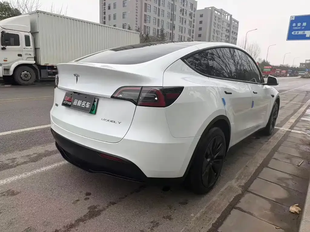 Tesla Model Y 2024 из CN, фото 2