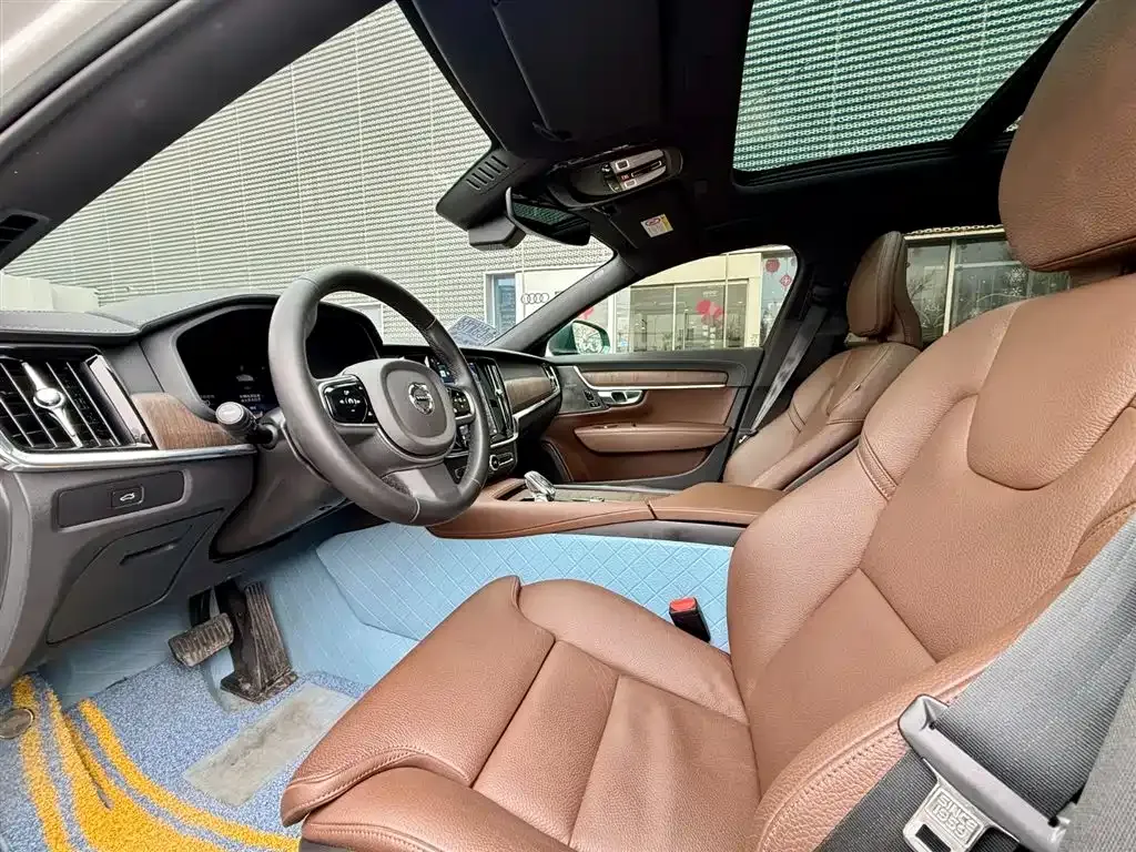 Volvo S90 2024 из CN, фото 10