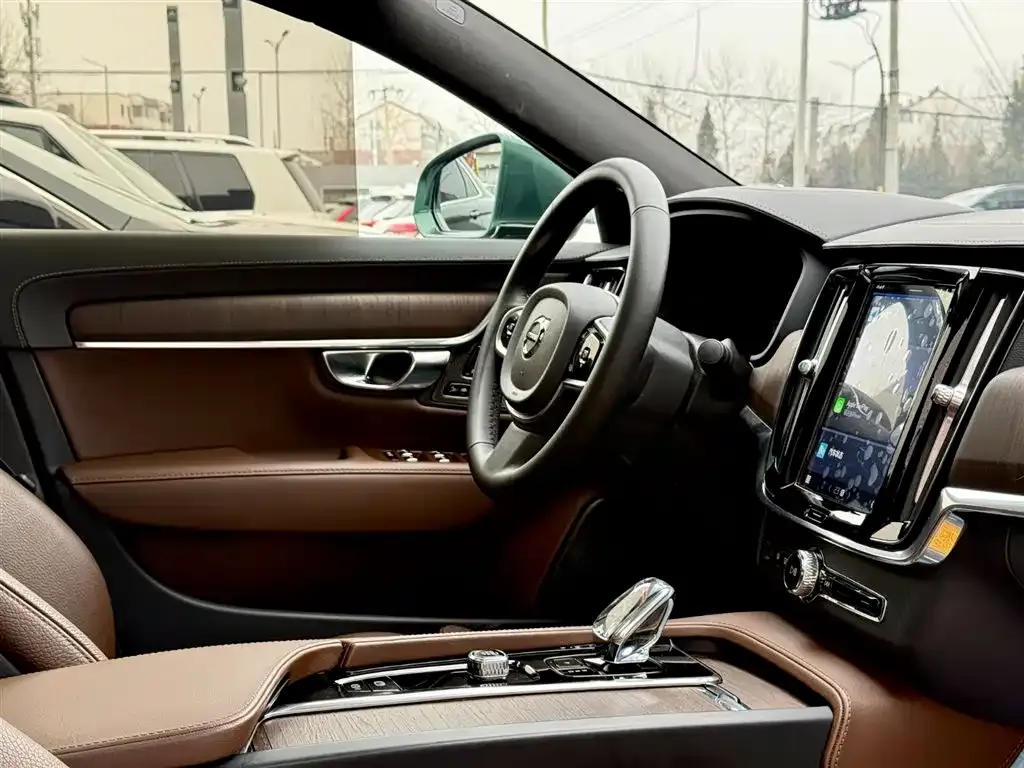 Volvo S90 2024 из CN, фото 2