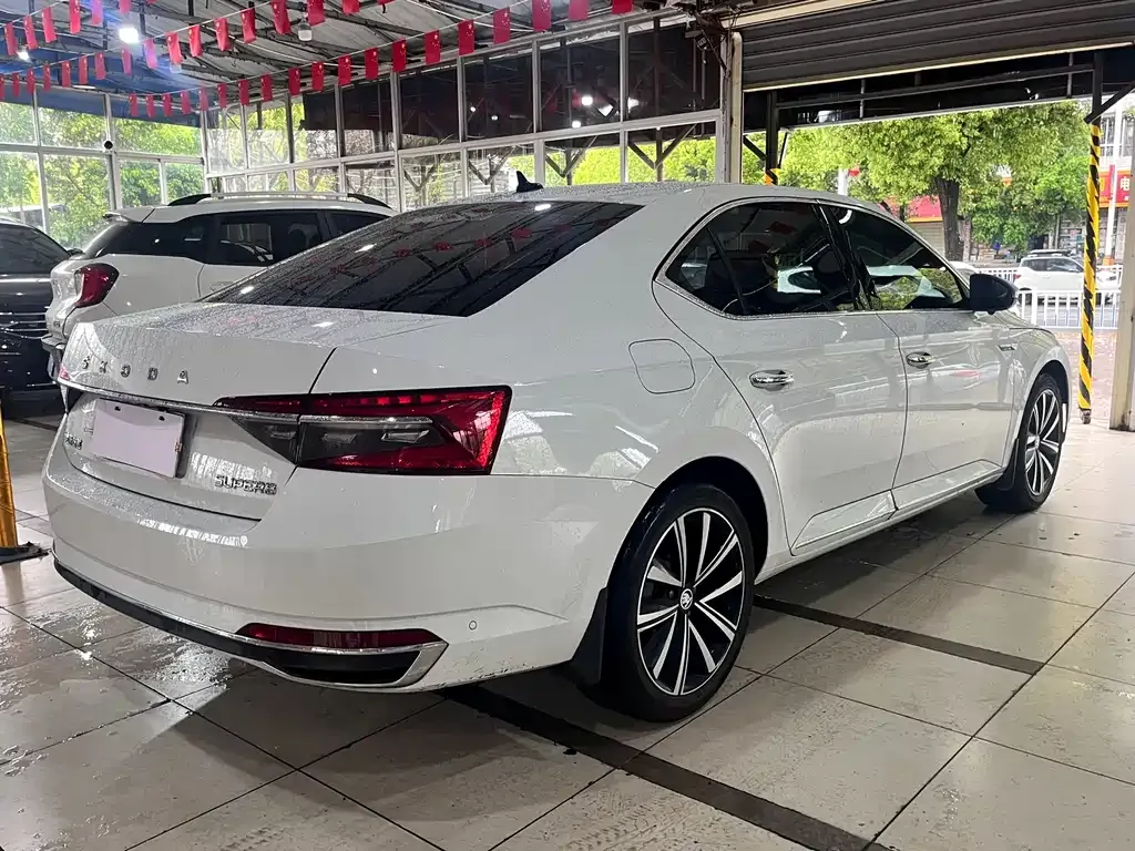 Skoda Superb 2023 из CN, фото 10