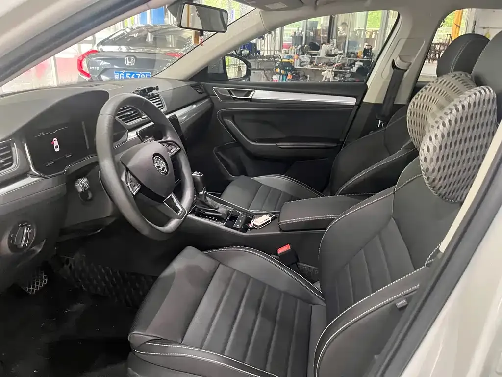 Skoda Superb 2023 из CN, фото 4