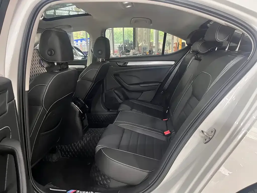 Skoda Superb 2023 из CN, фото 9