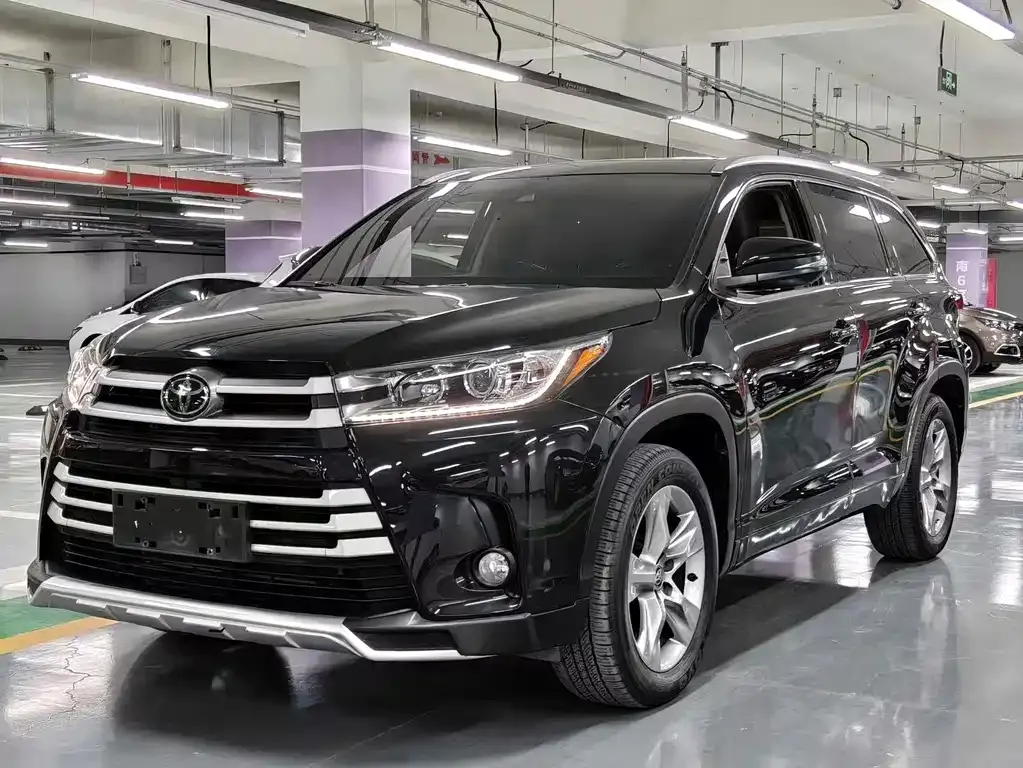Toyota Highlander — фото 1
