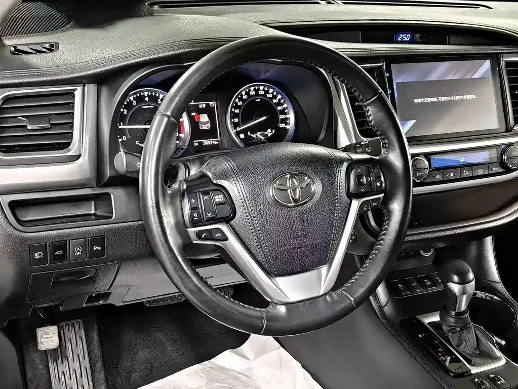 Toyota Highlander — фото 4