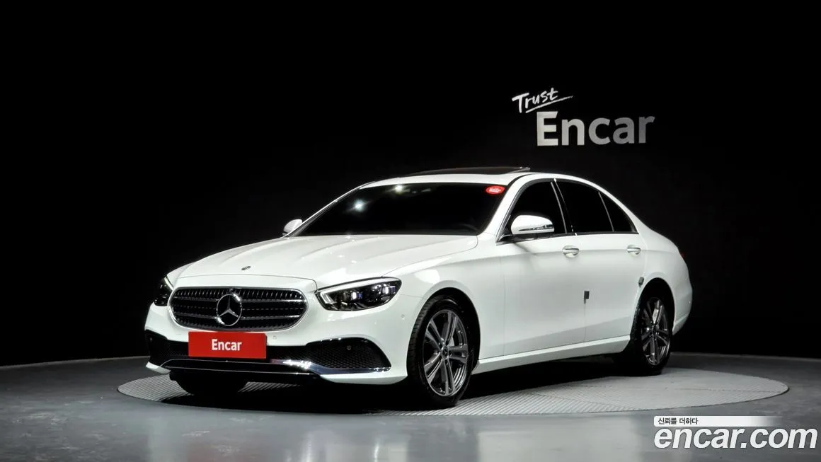 Mercedes-Benz E-Class — фото 1