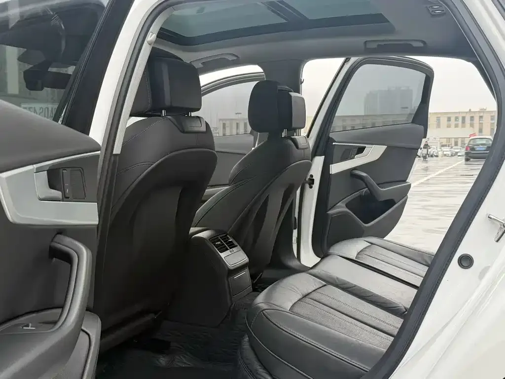 Audi A4L 2021 из CN, фото 8