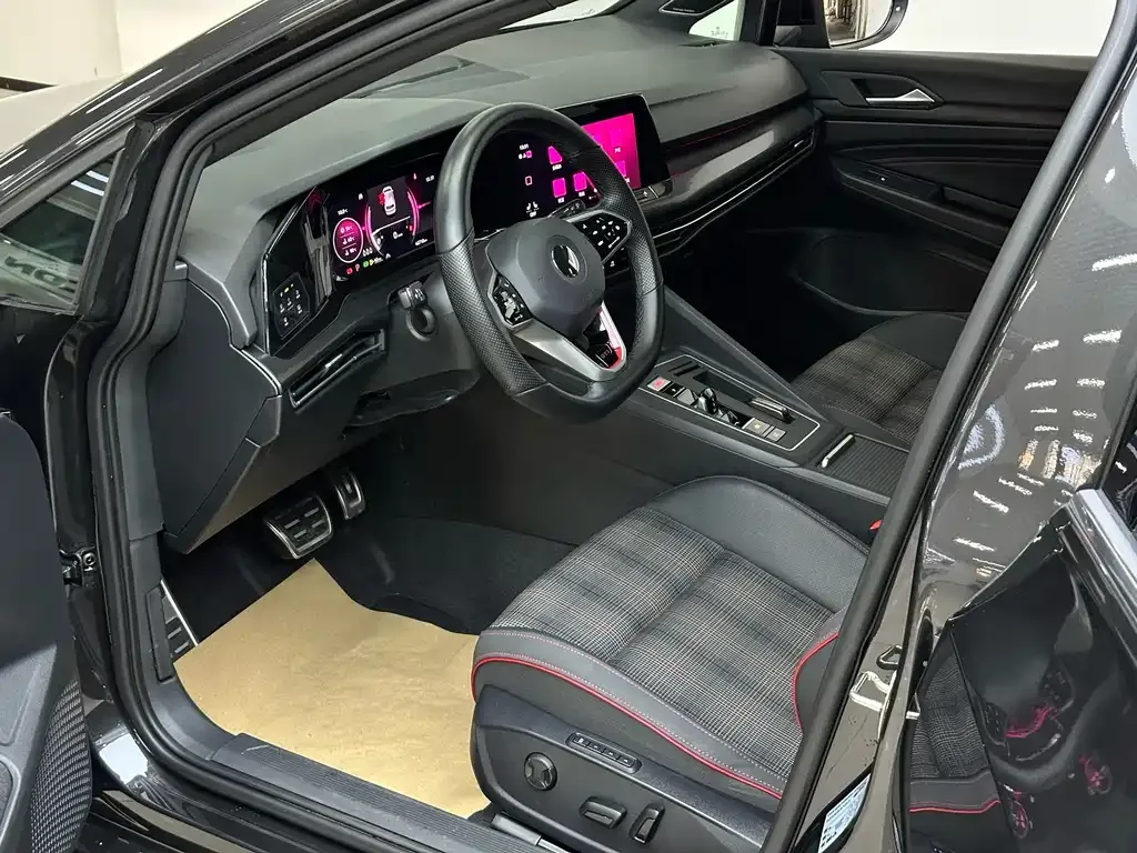 Volkswagen Golf GTI — фото 10