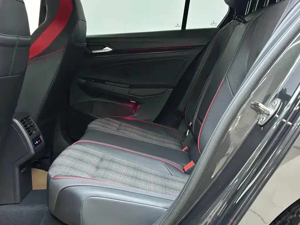 Volkswagen Golf GTI — фото 7