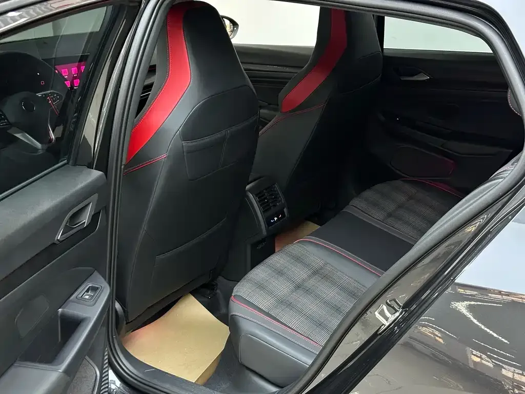 Volkswagen Golf GTI — фото 6
