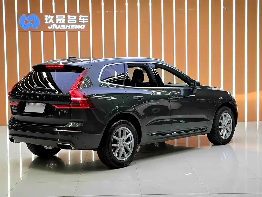 Volvo XC60 2021 из CN, фото 9