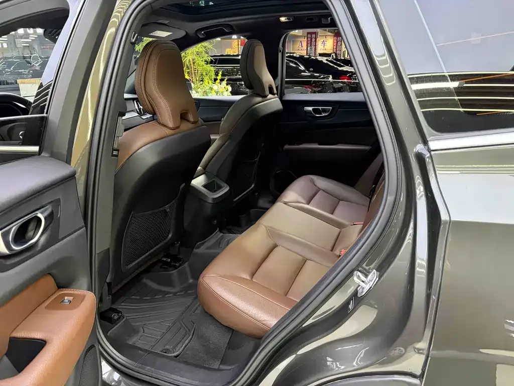 Volvo XC60 2021 из CN, фото 7