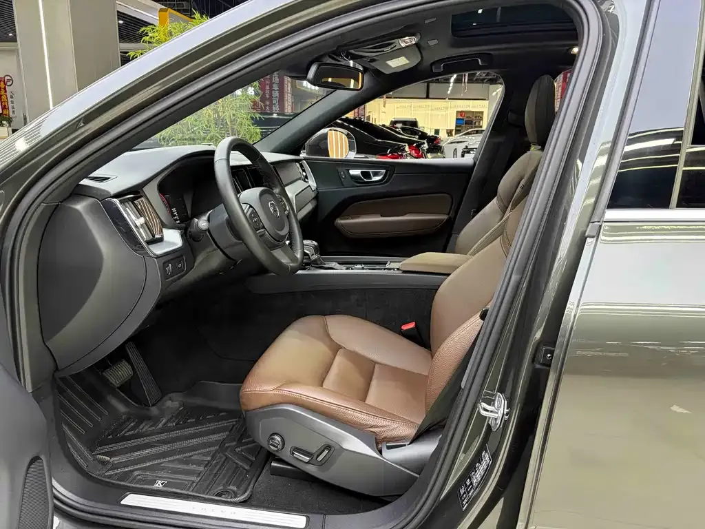 Volvo XC60 2021 из CN, фото 4