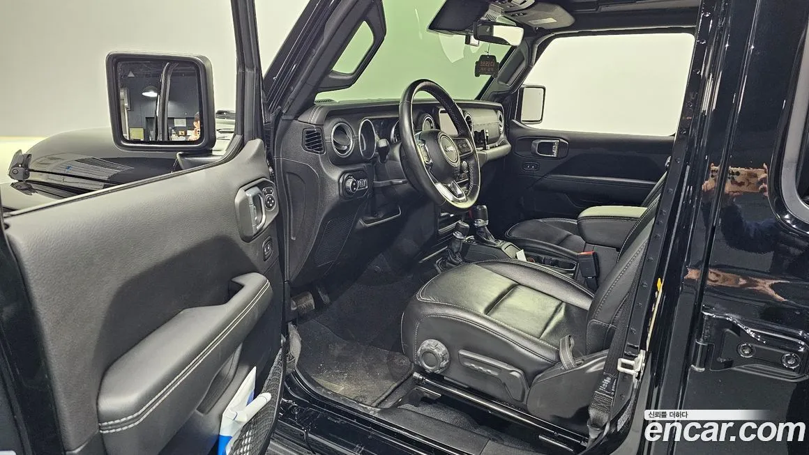 Jeep Wrangler — фото 10
