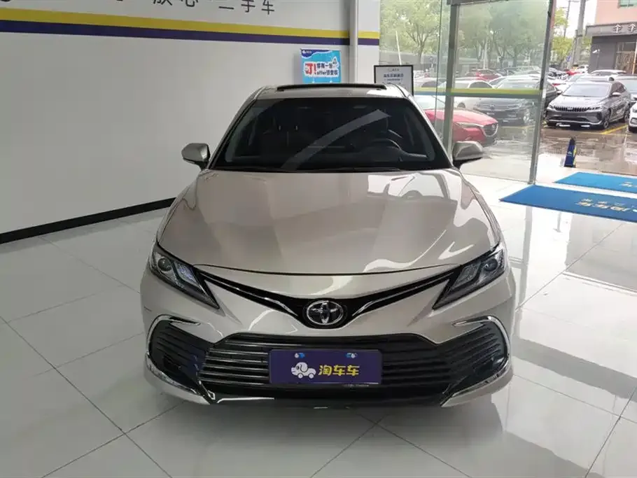 Toyota Camry — фото 5