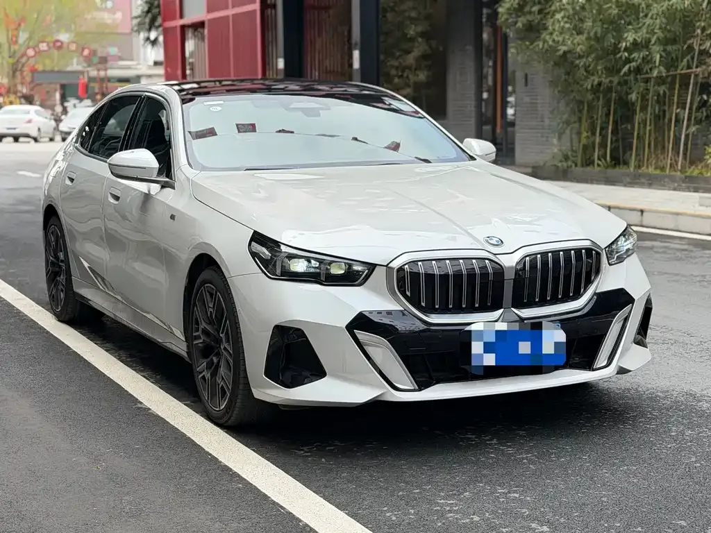 BMW 5 Series — фото 10