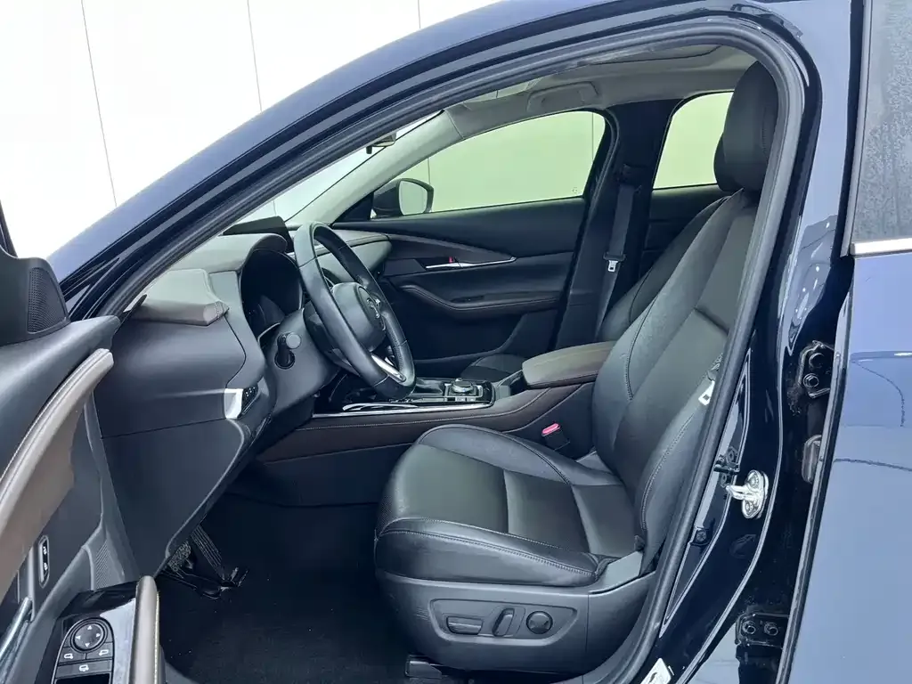 Mazda CX-30 2022 из CN, фото 8