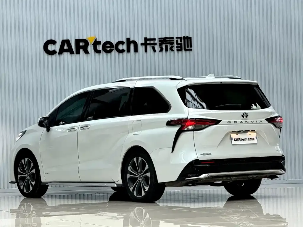 Toyota Granvia — фото 2