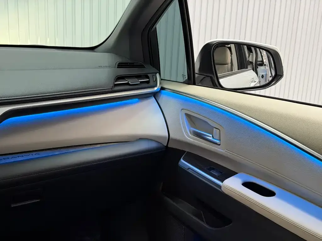 Toyota Granvia — фото 6