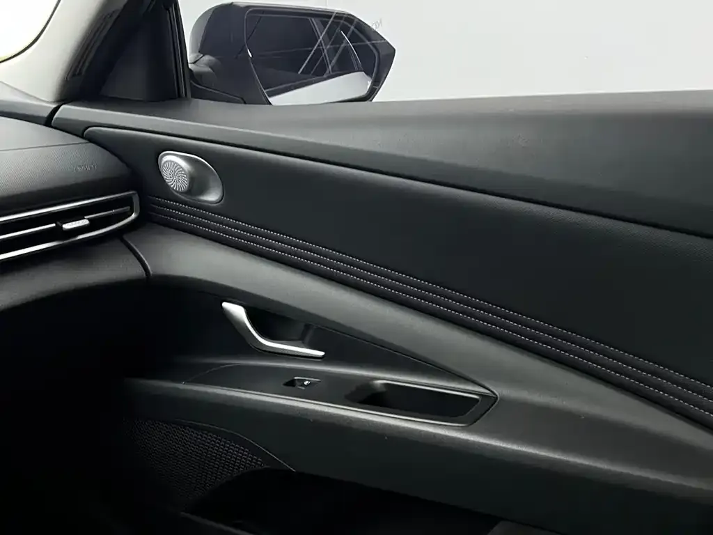 Hyundai Elantra 2022 из CN, фото 4