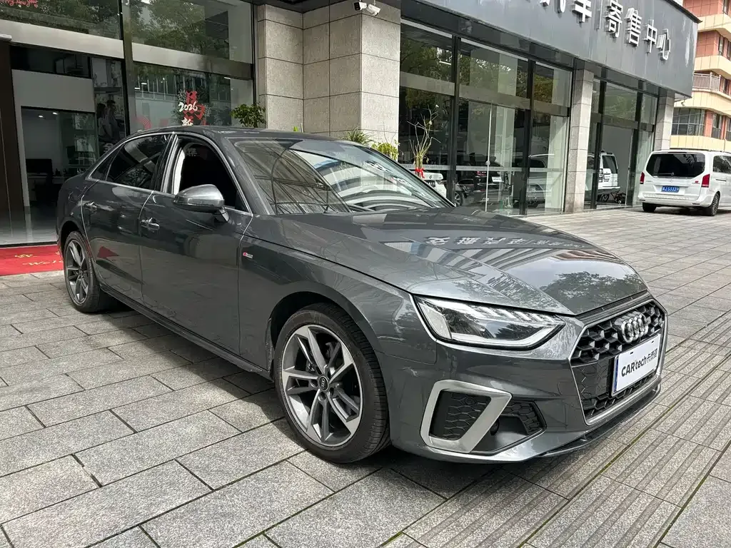 Audi A4L 2022 из CN, фото 5