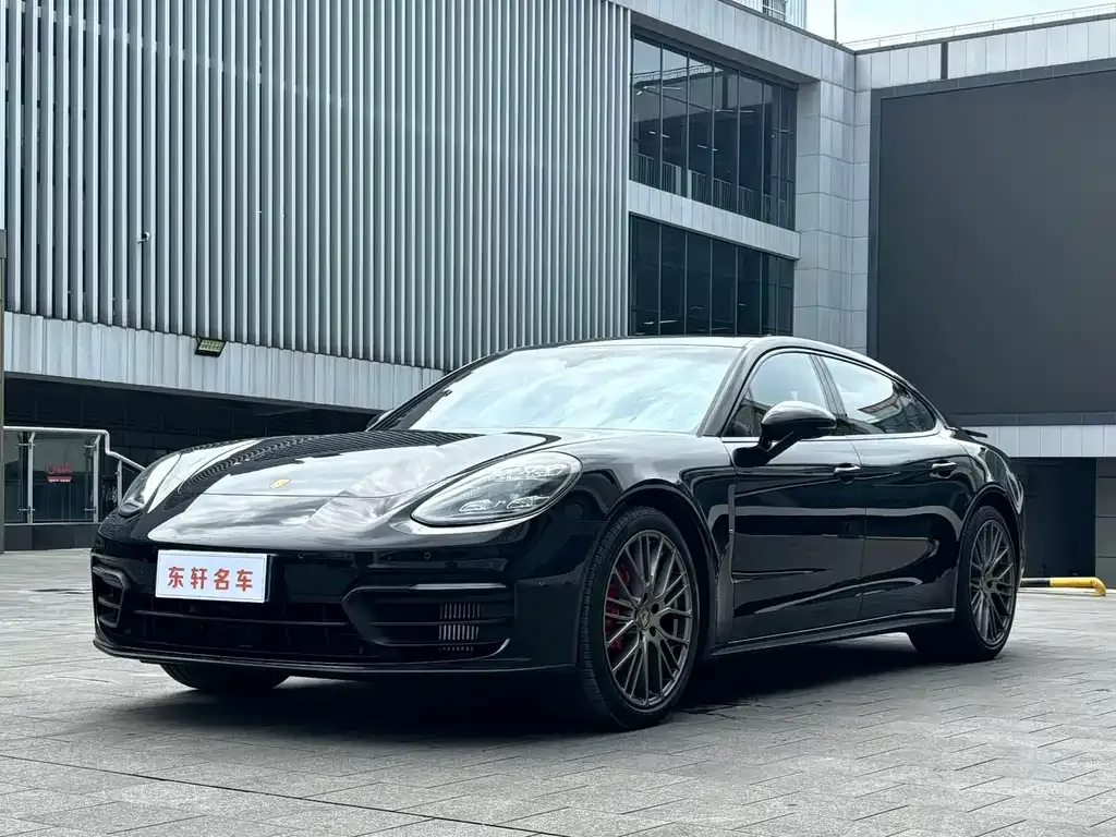 Porsche Panamera — фото 1