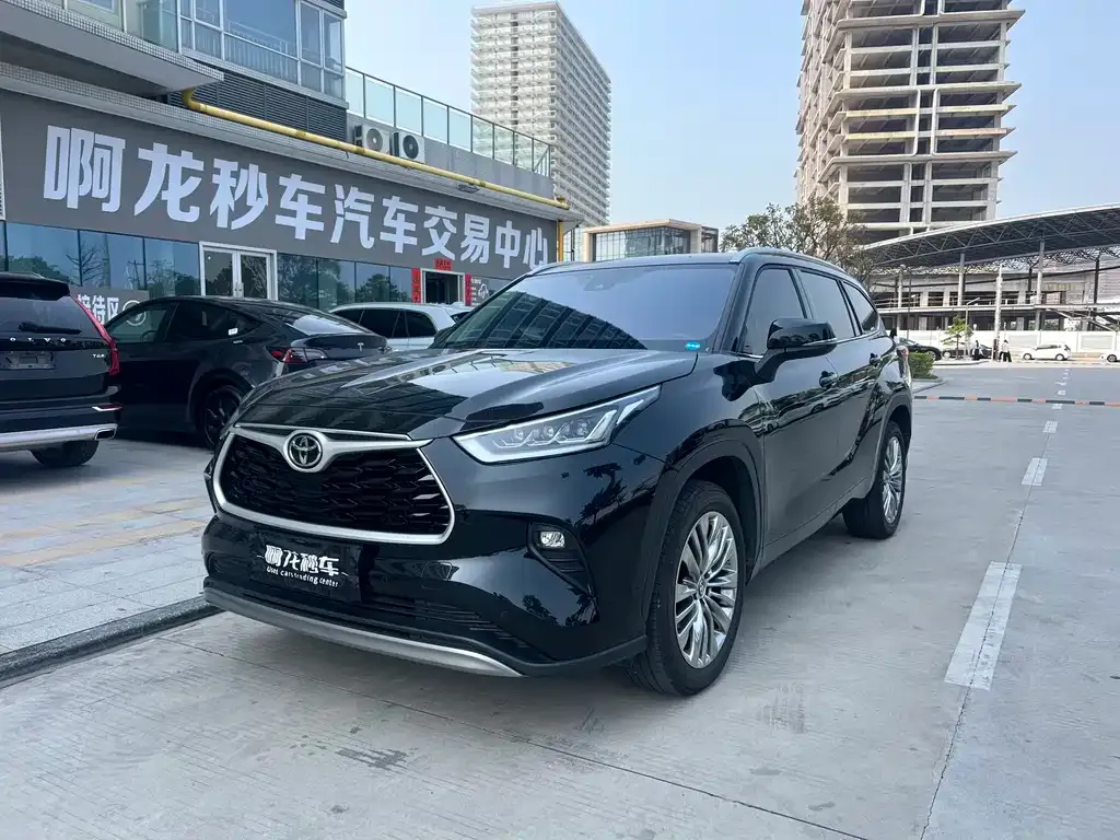 Toyota Highlander — фото 1