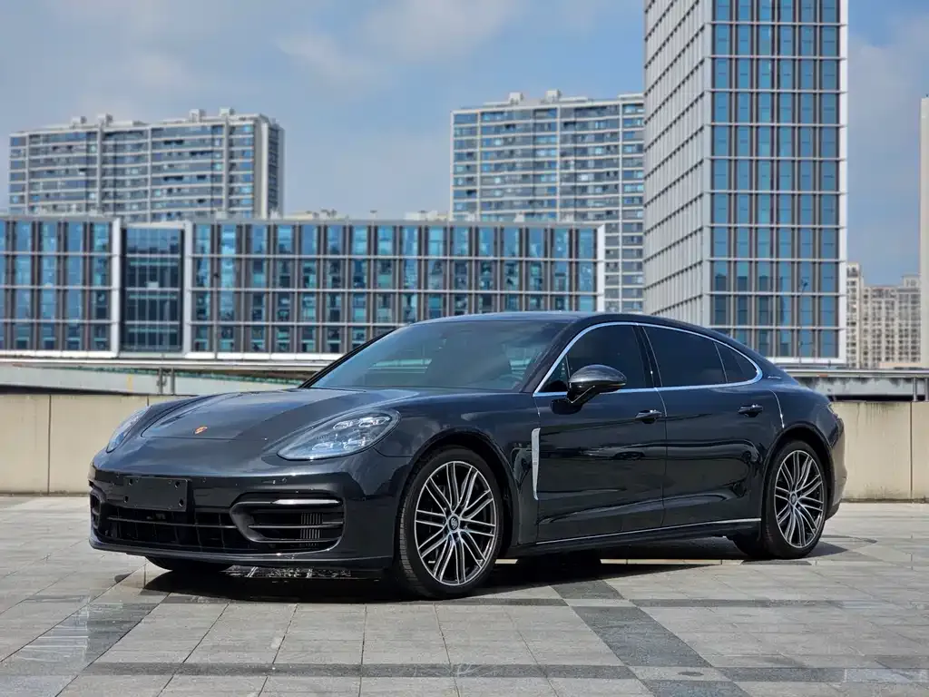 Porsche Panamera — фото 1