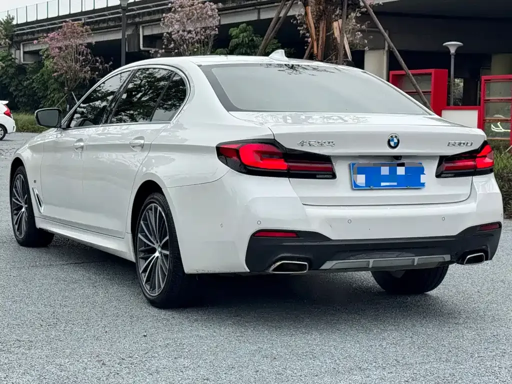 BMW 5 Series — фото 10
