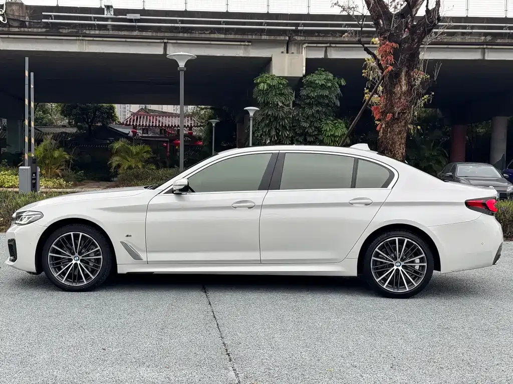 BMW 5 Series — фото 3