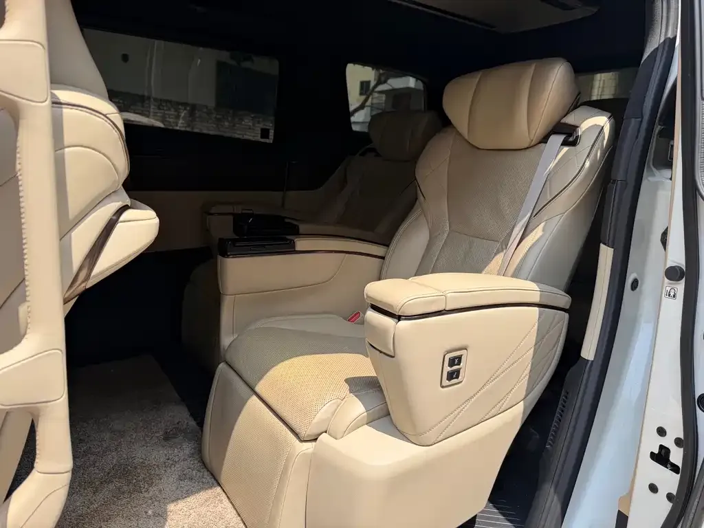 Toyota Alphard 2024 из CN, фото 3