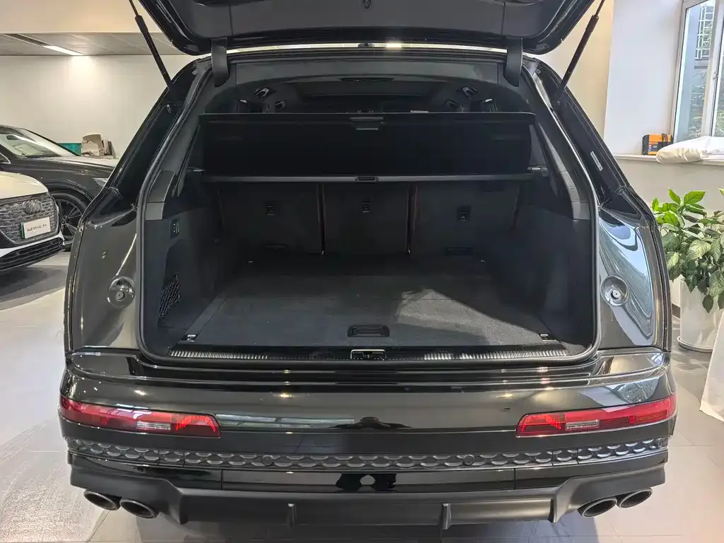 Audi SQ7 2024 из CN, фото 9