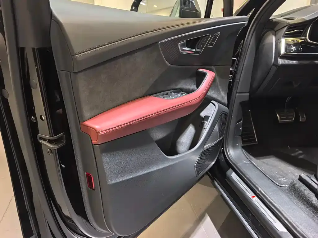 Audi SQ7 2024 из CN, фото 5