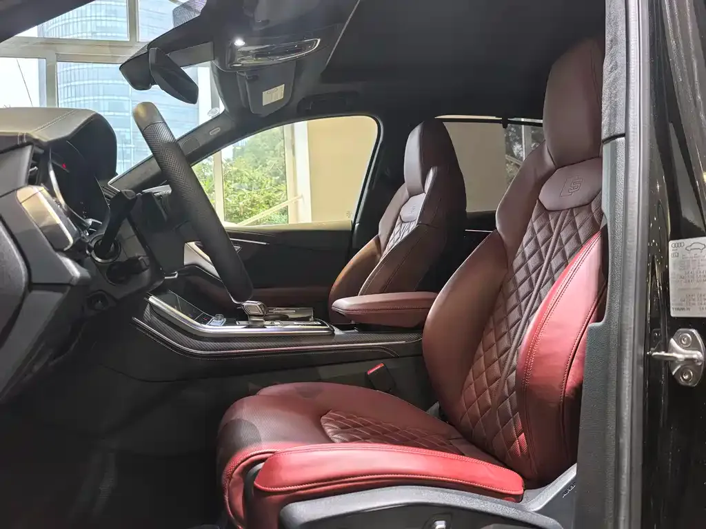 Audi SQ7 2024 из CN, фото 3