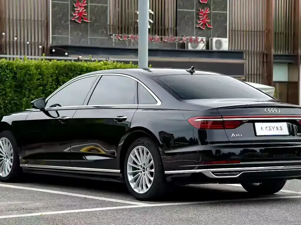 Audi A8 — фото 8