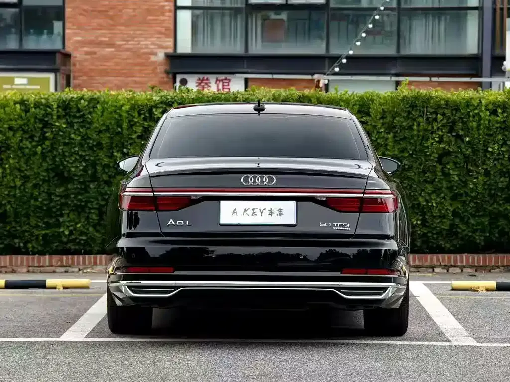 Audi A8 — фото 9