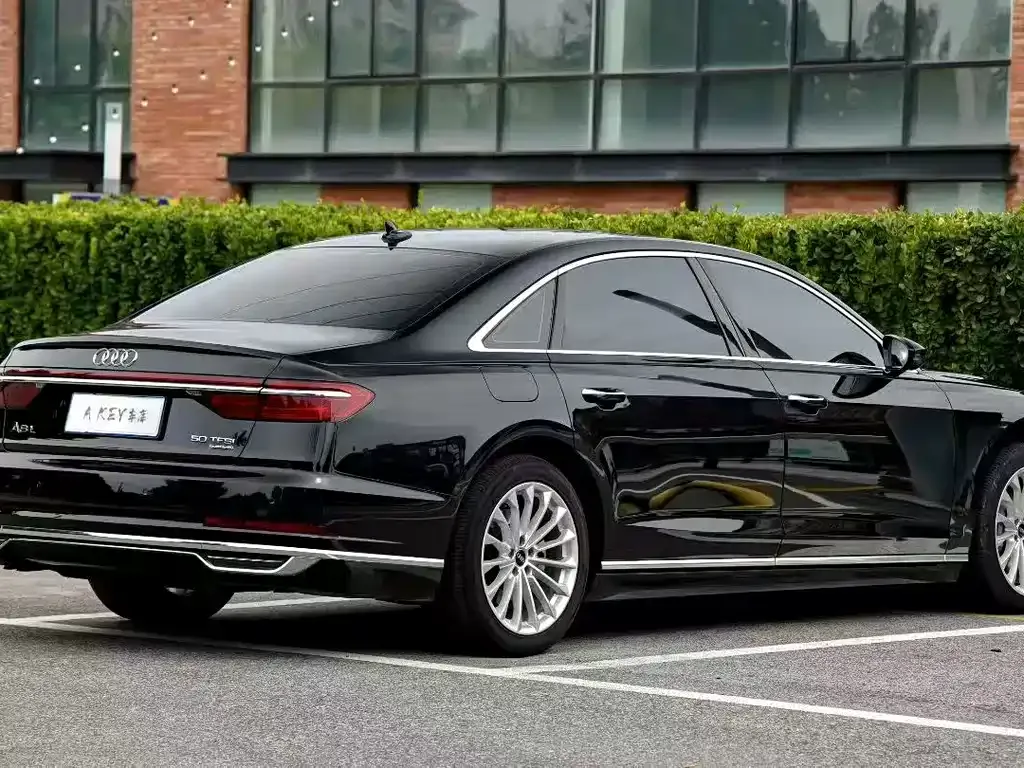 Audi A8 — фото 5