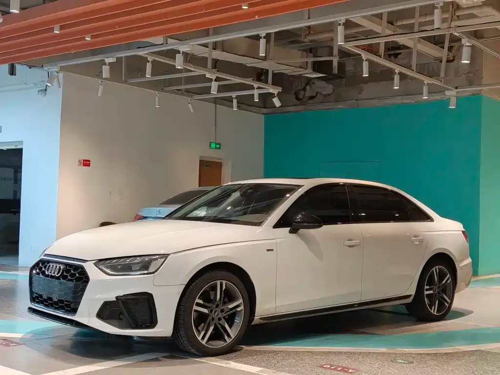 Audi A4L 2022 из CN, фото 1