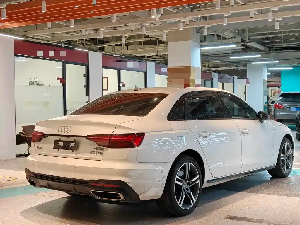Audi A4L 2022 из CN, фото 10