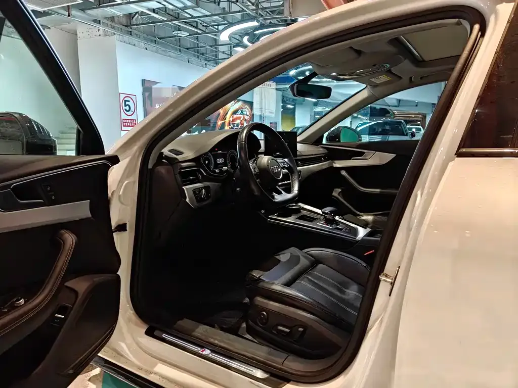 Audi A4L 2022 из CN, фото 3