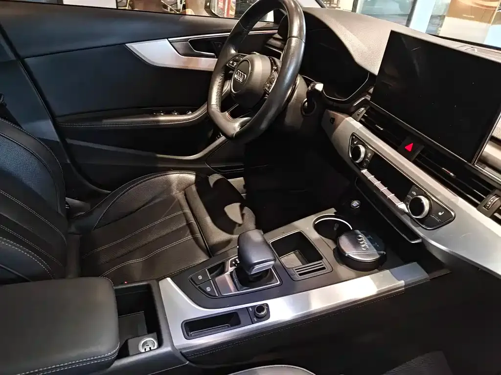 Audi A4L 2022 из CN, фото 6