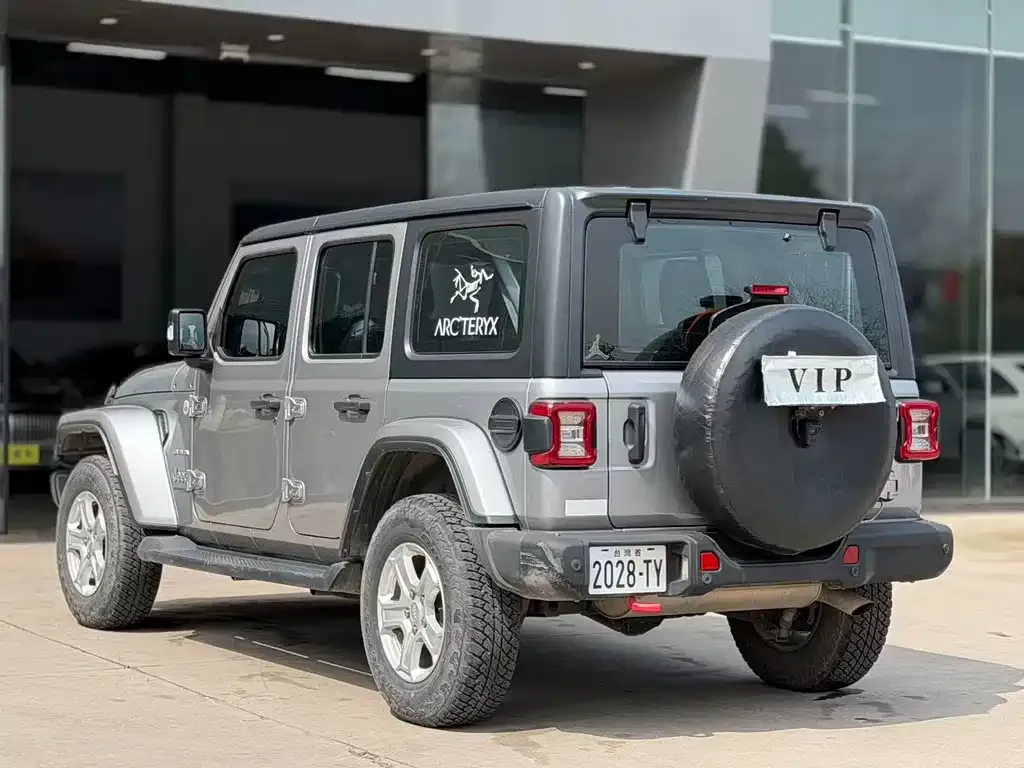 Jeep Wrangler — фото 6