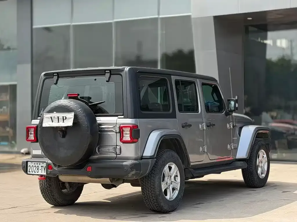 Jeep Wrangler — фото 5
