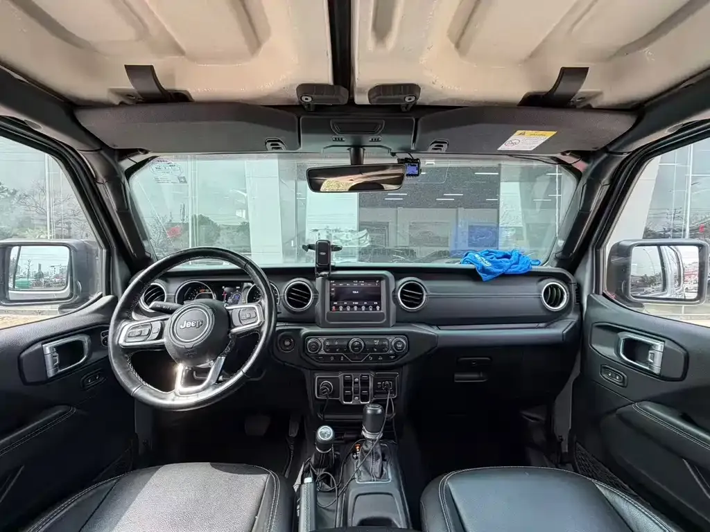 Jeep Wrangler — фото 9