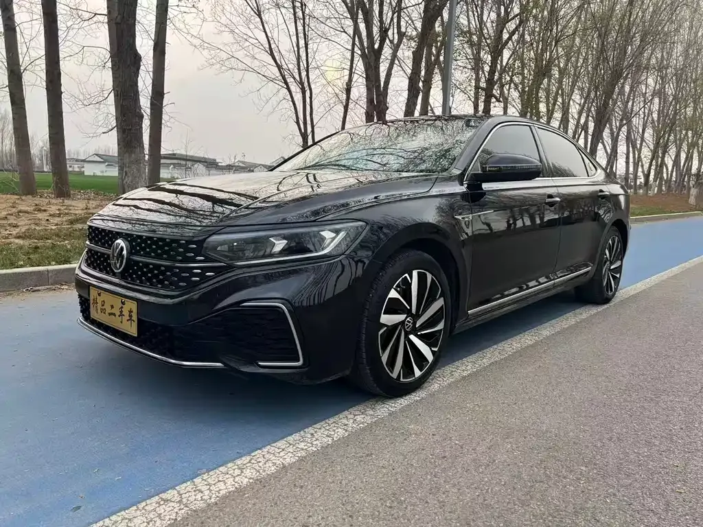 Volkswagen Passat — фото 1