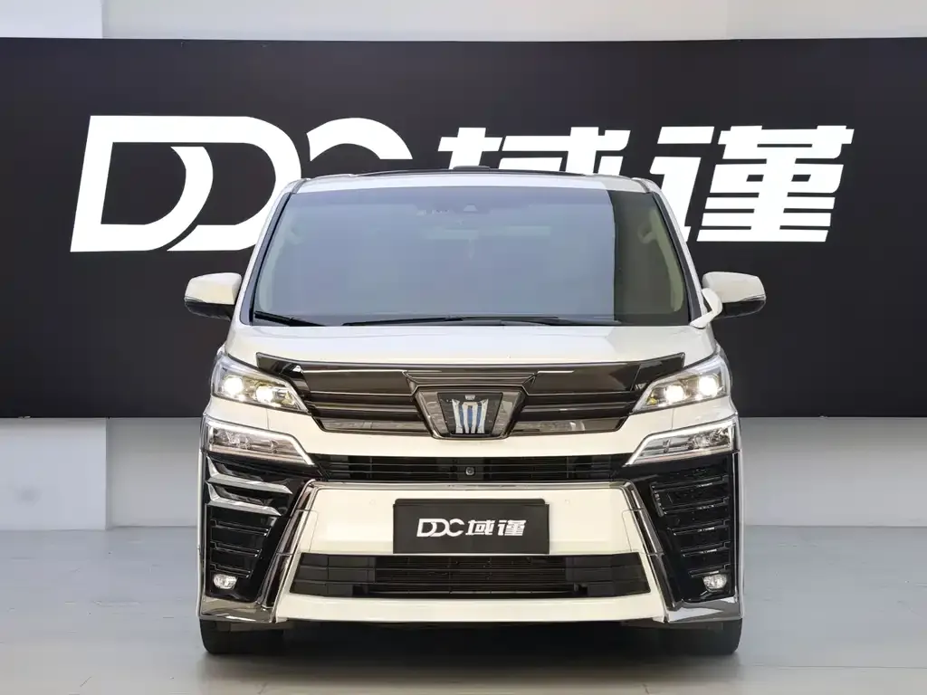 Toyota Vellfire — фото 1