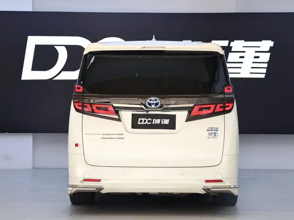 Toyota Vellfire — фото 2